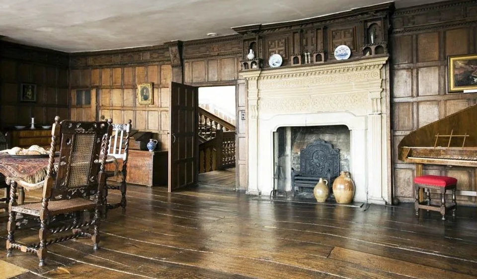 The panelled room