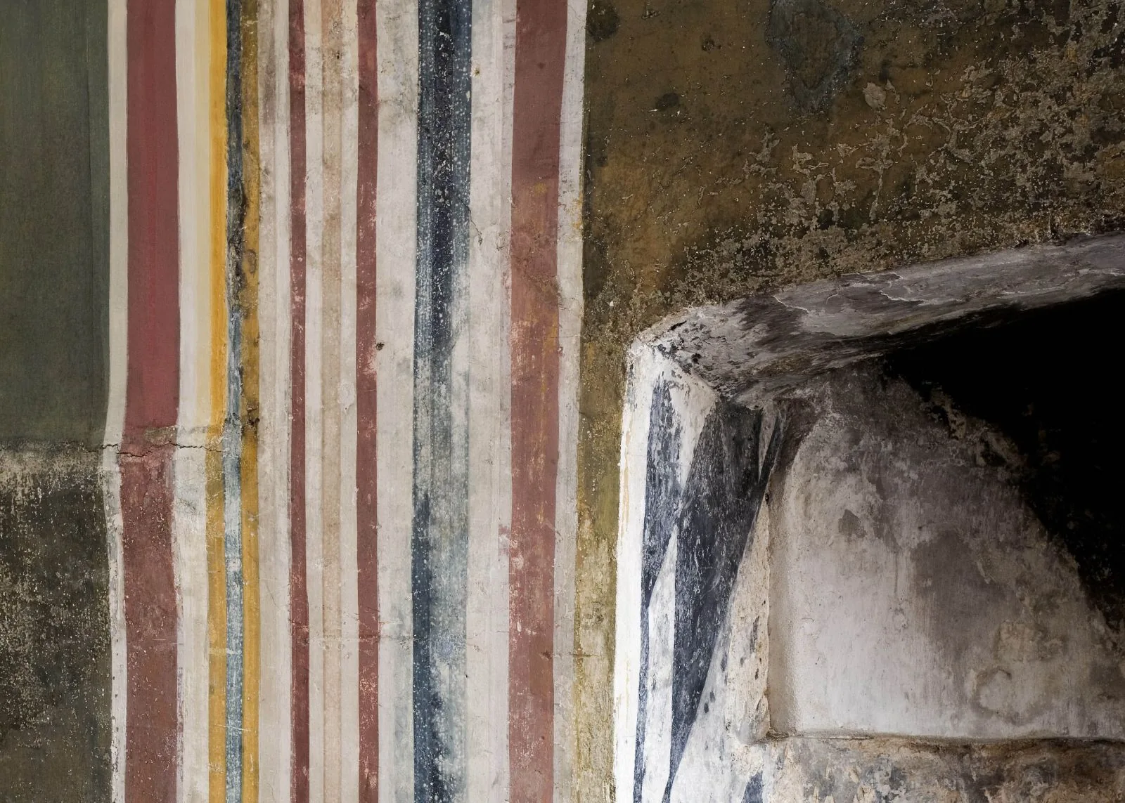 Historic striped wall paintings